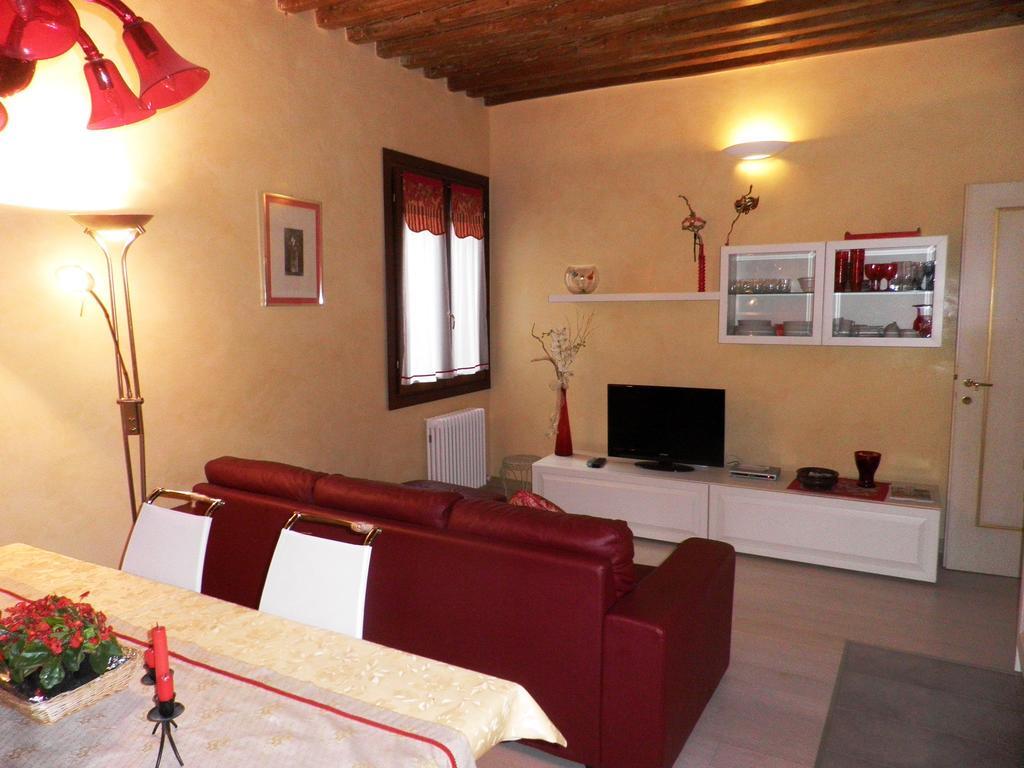 Ca' Delle Maschere Venice Room photo